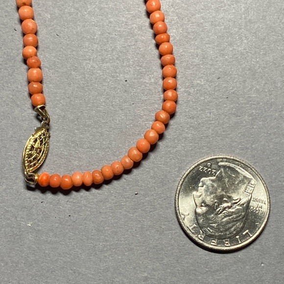 Vintage coral beaded necklace - Picture 5 of 6